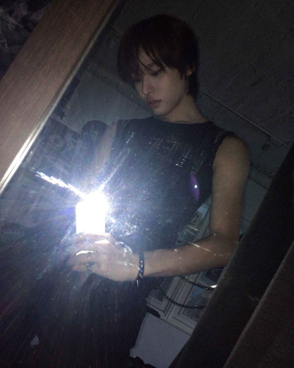 R2ku0628's tweet photo. ㅅㅂ 진짜 무드 레전드네 락스타잖아 https://t.co/WEPuN7lBBD