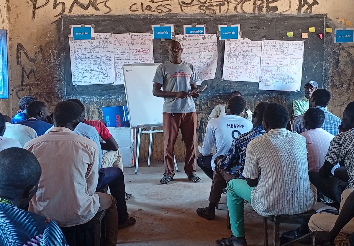 NRC_EAY's tweet photo. But keeping children learning also means supporting their teachers.
NRC is training teachers to better understand and respond to the needs of children affected by crisis.
“I learned to understand children’s behaviour and listen to what they are facing.” — Michael, teacher. https://t.co/tNwLtqJh8k