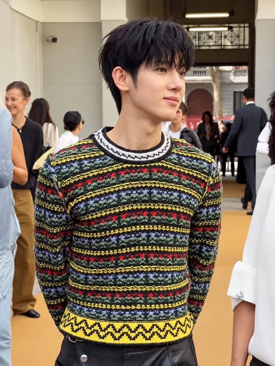 juxu206's tweet photo. Just seeing Siwoo doing what makes him happy is enough to put a smile on my face. Always cheering for you!

PARK SIWOO AT MARNI MFWSS27 #PARKSIWOOxMARNI #PARKSIWOOxMARNIFWSS27 #PARKSIWOO #박시우 https://t.co/f3zhyW6lb2