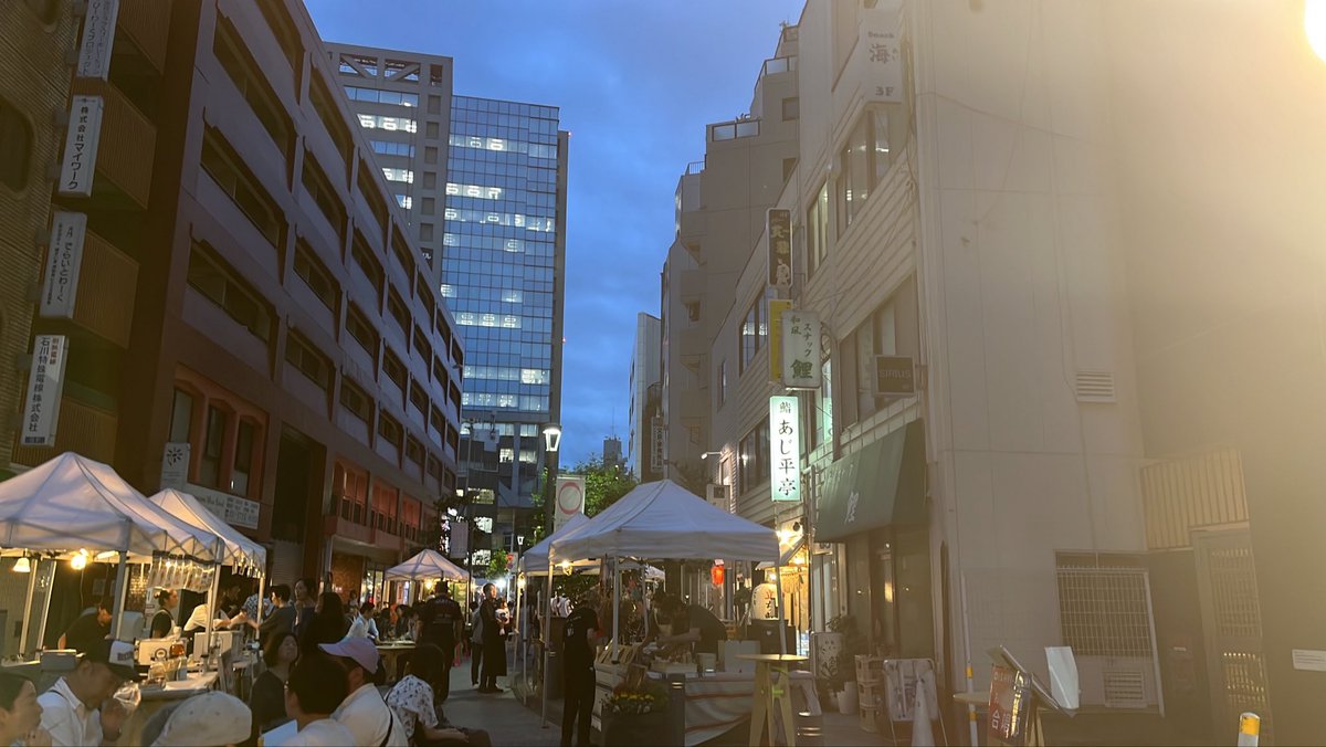 jujuju41's tweet photo. おいしい道始まりましたー。
17時のステージがおわって、おいしいを堪能。
次は20時から。 https://t.co/XeFs6fhOYE