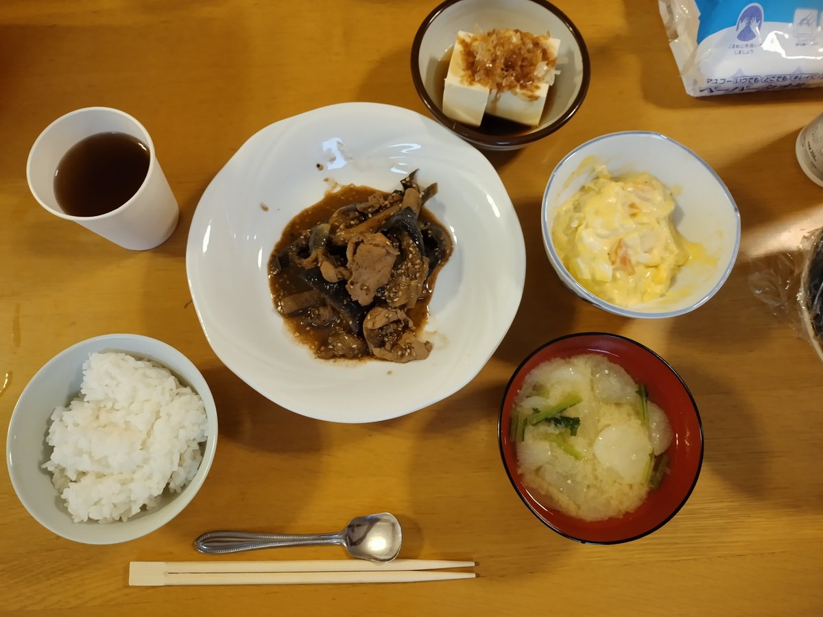 tombo3124's tweet photo. 茄子味噌と冷や奴の夕食会でした。美味でした。 https://t.co/9xOR29YMhM