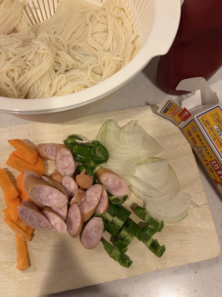 camcamxx's tweet photo. 昨日ゆがいた冷麦が大量に残り…ナポリタンにリメイクしたら美味しかった🥹 #おうちごはん #リメイク https://t.co/KpeKM37T09