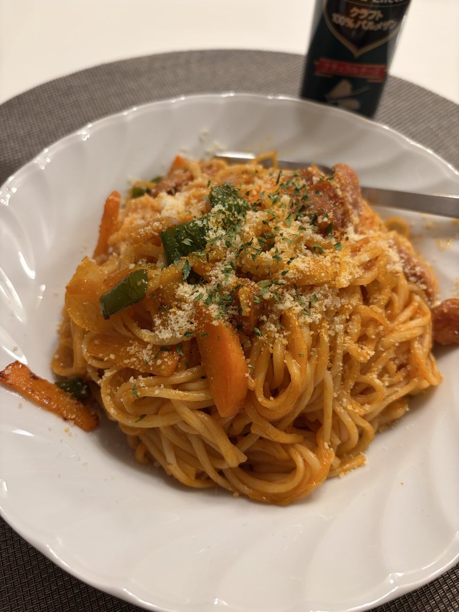 camcamxx's tweet photo. 昨日ゆがいた冷麦が大量に残り…ナポリタンにリメイクしたら美味しかった🥹 #おうちごはん #リメイク https://t.co/KpeKM37T09
