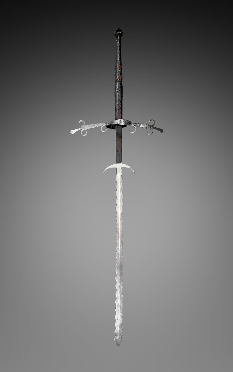 MarsdanVM's tweet photo. Flamberge - while the name means flame-blade, it is mainly associated with large German two-handed swords, mostly used as ceremonial swords.

c.1550-1600
Total Length: 169cm
Blade Length: 118.7cm  
Grip L: 49cm
Quillion Span: 50.5cm
Weight: 2980g

26th of September
#swordtember https://t.co/HgtXxPB2WD