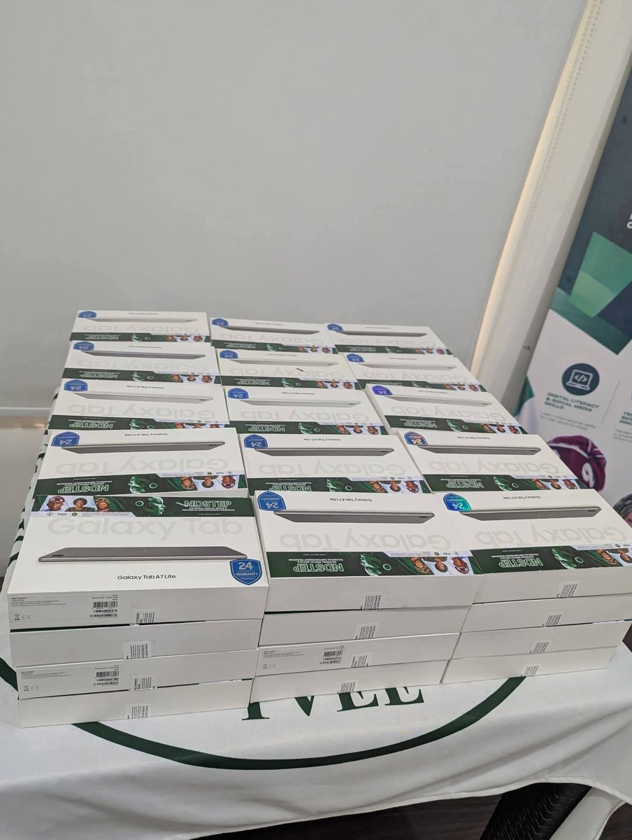 WatchNigeriaNG's tweet photo. Yesterday, the Special Senior Assistant to the President on Technical, Vocational and Entrepreneurship Education, Abiola Arogundade, through the @OSSAPTVEEng national programme, empowered young Nigerians with valuable digital and technical skills. https://t.co/cViRpRX4aR