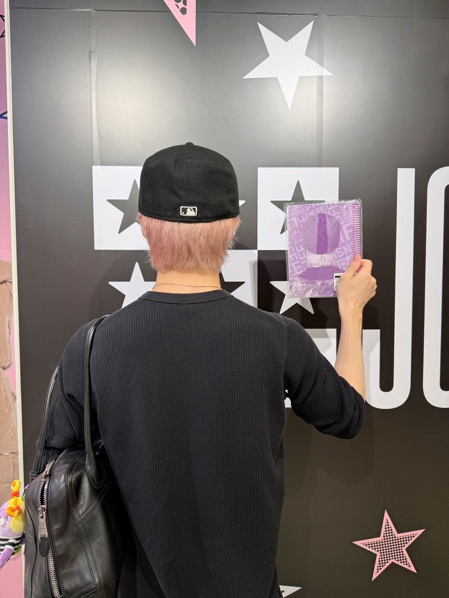 SHIBUYA109NET's tweet photo. ／
⟡.·🩷JO1 AUTUMN CAMPAIGN 
　　POPUP STORE 2026 ONLlNE🩷⟡.·
＼

販売終了まで残り3日.ᐟ.ᐟ🌟
撮り下ろしのオリジナルアイテム、ぜひチェックしてみてね➰🎶˖ ࣪⊹

✔︎︎︎︎ 期間：9/19(土)12:00～9/27(日)23:59

ONLlNE STORE URLはこちら🔗
https://t.co/iuPuxywkxr

@official_jo1 

#川尻蓮 #川西拓実 #木全翔也

#SHIBUYA109_JO1
