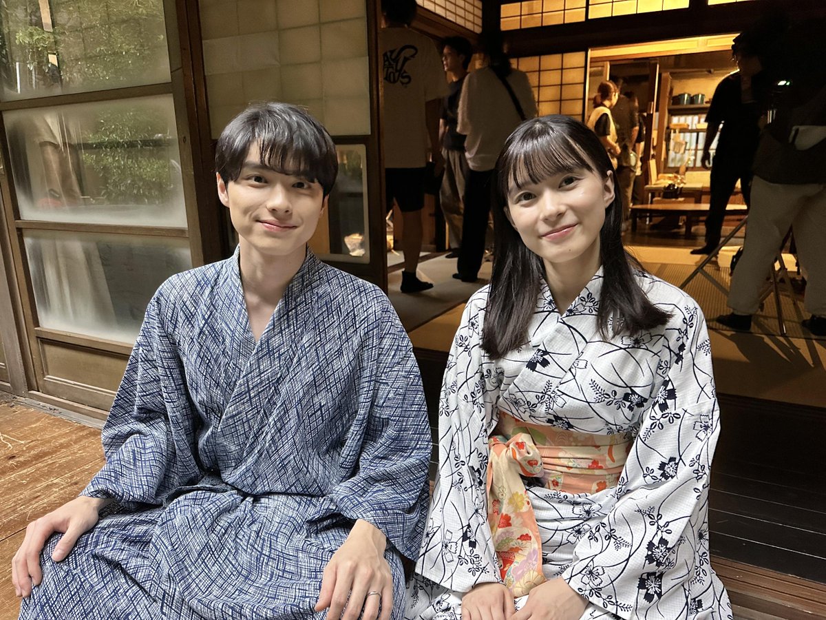 meotobiyori's tweet photo. 今夜は #中秋の名月 🌕✨

#十五夜 にぴったりな
なつ美と瀧昌の
縁側オフショットをお届け📸

みなさまもふたりと一緒に
#お月見 を楽しんでくださいね🎑🍡

#めおと日和 👘🍁
𝟙𝟘月𝟙𝟝日(木)よる10時スタート!!

#芳根京子 #本田響矢 https://t.co/OnrWtgj7Zv