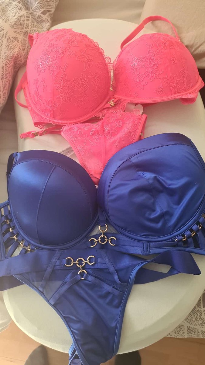sexygabi28's tweet photo. Hey meine geilen Follower. Wer von euch hat Lust auf ein geiles getragenes Set von mir. Könnt es ja dann eurer Freundin schenken 🤪😘🥰
#geil #unterwäscheset #milf #dessous #bitch #stringtanga #pushup #brüste #hotgirl #germangirl https://t.co/KYUBBbQpUG