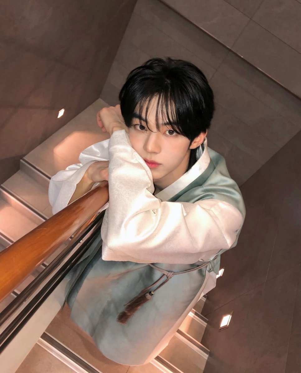 ou2io's tweet photo. 도훈 즐추〰️💞
트친 즐추〰️💓🌕 https://t.co/9y7uu3Y2Ej