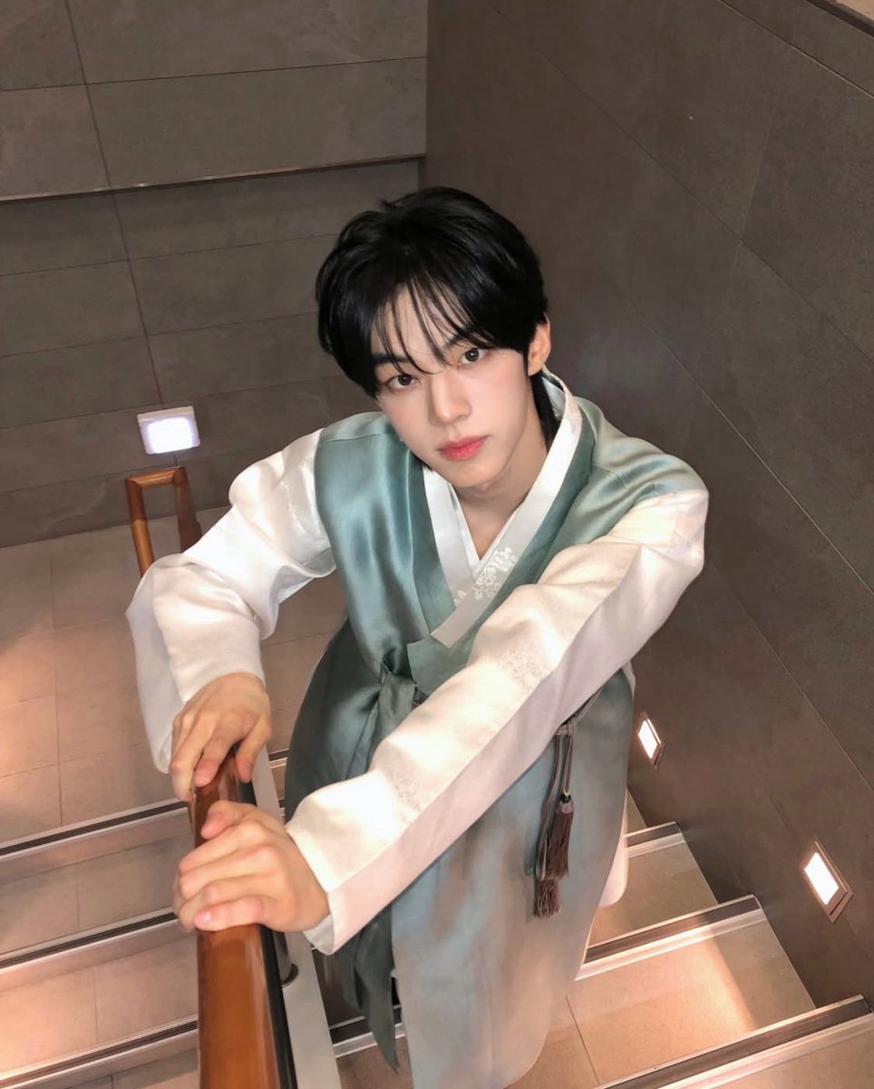 ou2io's tweet photo. 도훈 즐추〰️💞
트친 즐추〰️💓🌕 https://t.co/9y7uu3Y2Ej
