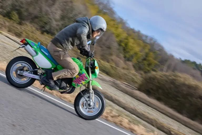 superZOIL's tweet photo. #カワサキ KSR-Ⅱで #シンセティックゾイルfor2cycle を4ヵ月間使用🏍️ 約1,500km走行し、1本を使い切ったオーナー様から、白煙やオイル汚れが減り、エンジン音もマイルドになったとの声を頂きました🎵

2ストような貴重な愛車と、これからも楽しく走るために✨是非 #スーパーゾイル をお試しください🌟 https://t.co/THkaNUHYxF