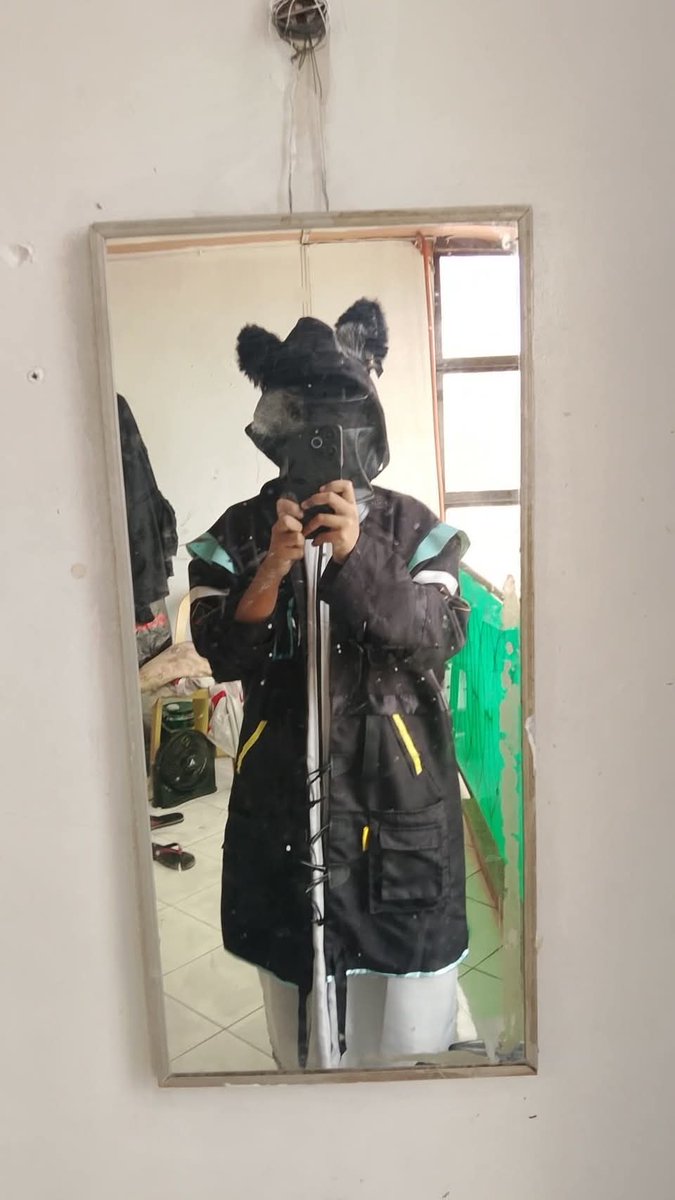 RuLian455943's tweet photo. Old cosplay photos but whatever ☹️ still didn't manage to find a fellow arknights fan here in the city. During at the event that time 

😭😭😭 #Arknights #cosplay https://t.co/JKDE7gUpK3