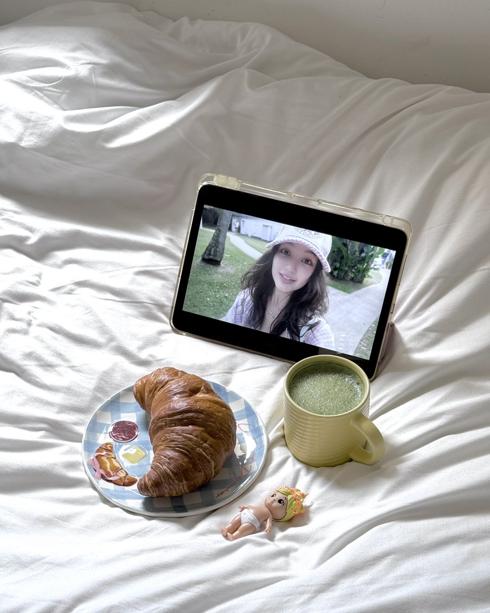 DlAOCHAN's tweet photo. happy dazzi friday 🍵🐚🧜‍♀️🪽🌼 https://t.co/eeSfFI51k7