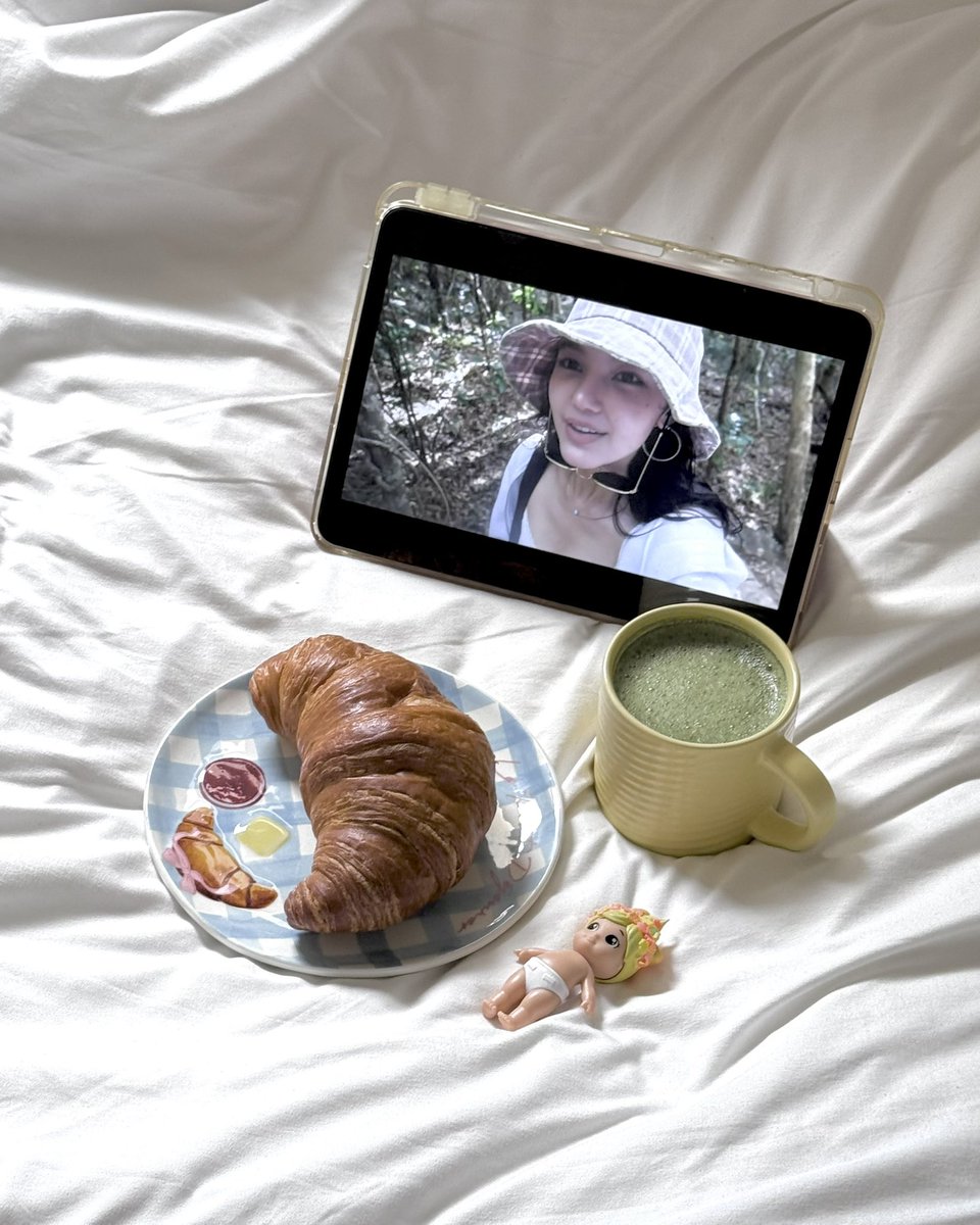 DlAOCHAN's tweet photo. happy dazzi friday 🍵🐚🧜‍♀️🪽🌼 https://t.co/eeSfFI51k7