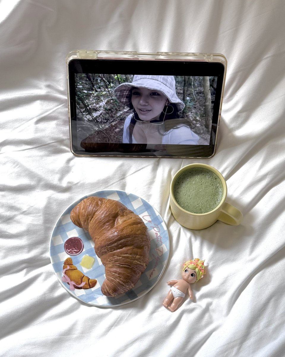 DlAOCHAN's tweet photo. happy dazzi friday 🍵🐚🧜‍♀️🪽🌼 https://t.co/eeSfFI51k7