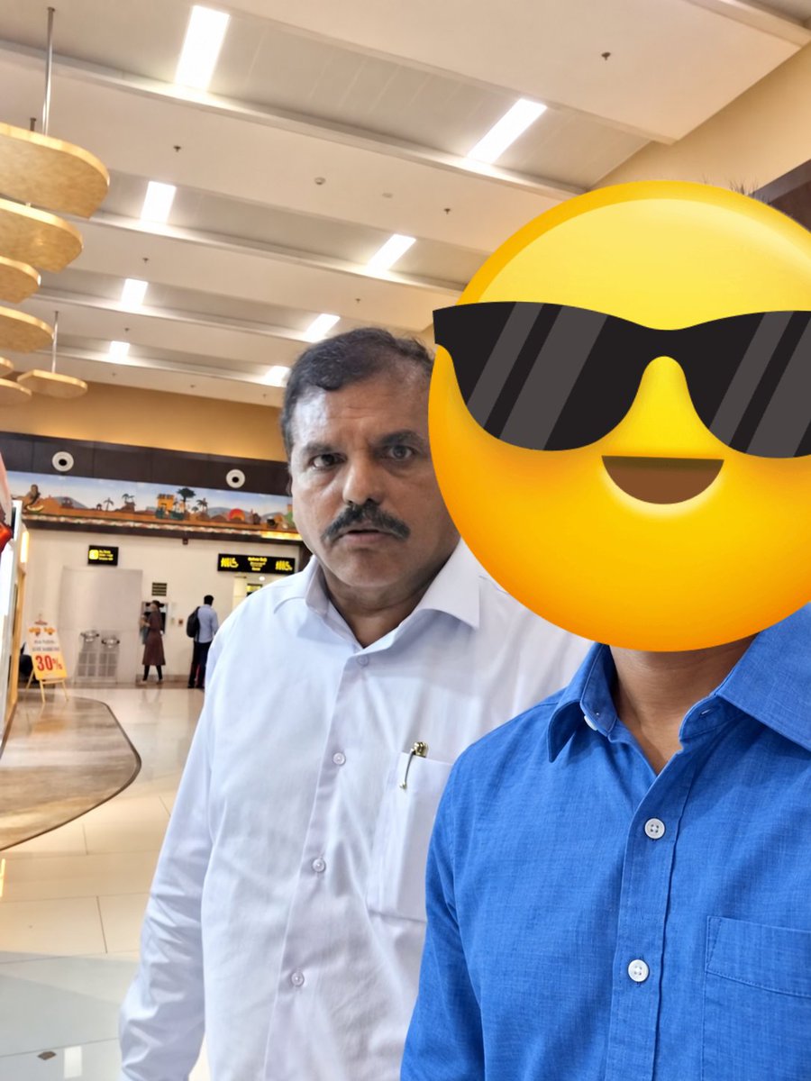 sanzugaru's tweet photo. నిన్న బొత్సా గారితో ఫోటో ఆయన్ని అడిగాను సర్ మీరు JSP వెళ్తున్నారని టాక్ ఉంది అంటే ఆ పార్టీ లో పోయే బదులు ka Paul పార్టీ బెటర్ అన్నారు https://t.co/Up9ngvNI4W