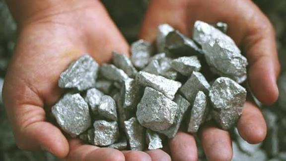 MiningbusinessM's tweet photo. #Zinc #RDC #CommerceExterieur #Mercuriales #PrixDesMinerais #Exportations #MarchesInternationaux

Congolese zinc reached USD 4,106.35 per tonne on September 21, 2026, up 0.85% week-on-week. After a 0.10% decline in late August, prices recorded three…

https://t.co/xge9tHwyoX https://t.co/69VeqMSNDa