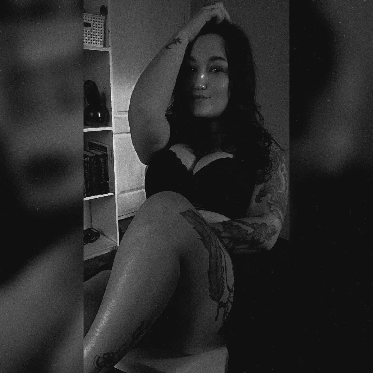 Jessara_13's tweet photo. A little less explaining, a little more living.🖤🌶️ https://t.co/iGtHV8CdMC
