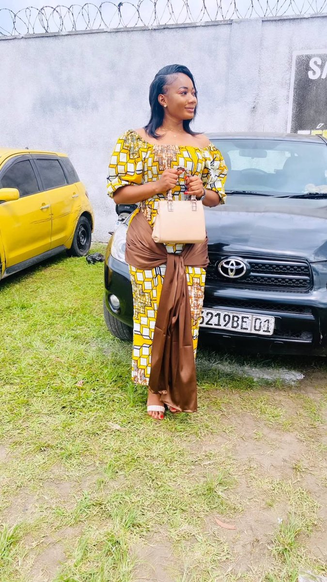 EmiModeCouture's tweet photo. #EmiModeCouture #ModeAfricaine #WaxStyle #PagneAfricain #CoutureSurMesure #EleganceFeminine https://t.co/NML8jfiQ8Q