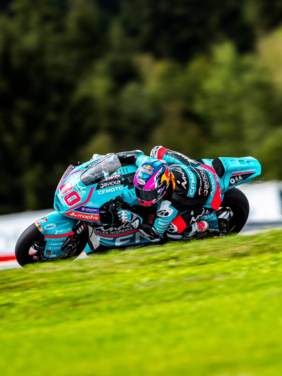 RubCanales's tweet photo. 💥 Mela Chércoles: "Diogo Moreira le ha tomado la delantera a David Alonso para llegar al equipo oficial de Honda".

➡️ "En un primer momento estaba previsto que fuese Alonso. Así se lo hicieron ver cuando lo convencieron para que fichara".

➡️ "Además, David Alonso rechazó a las demás fábricas. Tenía la posibilidad de ir a donde quisiera".

➡️ "Pero su entorno también entiende que empezar en el equipo satélite no sería una mala opción, porque le quitaría presión".

➡️ "Cuando te transmiten ese mensaje, da la impresión de que se están haciendo a la idea de que el elegido será Moreira. Pero habrá que verlo".

(@ASMELACHERCOLES | @nicoabad) #MotoGP