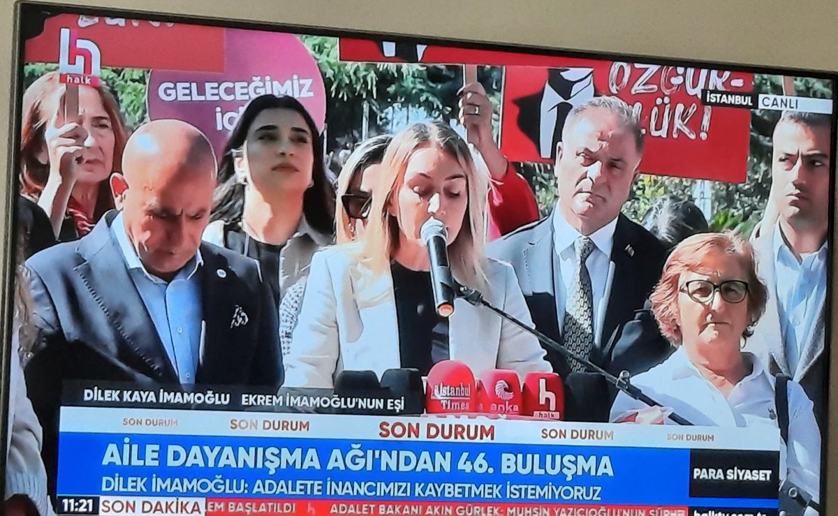 hergunlu's tweet photo. Aile Dayanışma Ağı 46 kez buluşmuş. Tıpkı Özgür Özel'in mitingleri gibi. Sadece laf, laf. Enerji yok, sinerji yaratamıyor. Sadece oralara katılanların gazı alınıyor. Hal böyle olunca da atı alanlar Üsküdar'ı tekrar ve de tekrar geçiyor. Son olarak Adalar'a vardılar. Geçmiş olsun. https://t.co/7oSZTupegk