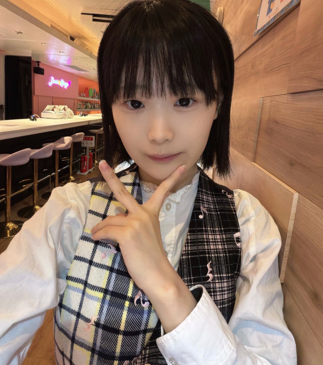 i_10__25_'s tweet photo. #心斎橋ディアステージ 
 #ディアステなうやで

base ←チェキや差し入れ
https://t.co/QhyroT70RC

出勤してます！ 風邪治った✨ https://t.co/40iEDWiDoX