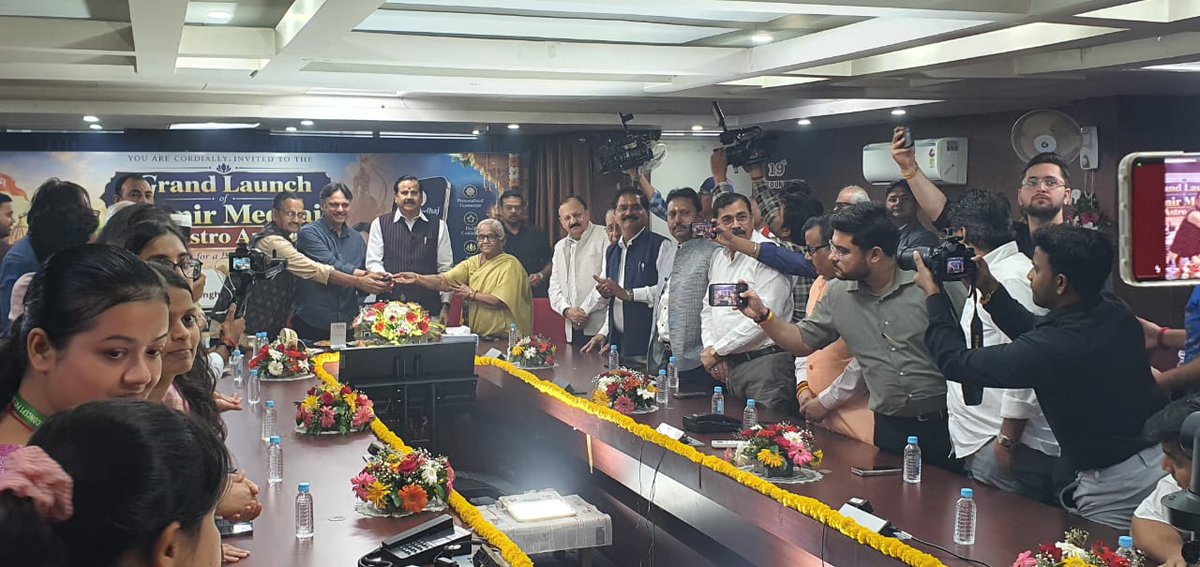 ShankarisBJP's tweet photo. आज आशियाना में लोकप्रिय विधायक माननीय डॉ. @RajeshwarS73 जी के साथ समीर मेधराज एस्ट्रो ऐप के भव्य शुभारंभ समारोह में सहभागिता की।

इस अवसर पर पूर्व कैबिनेट मंत्री माननीय @bjpdrmahendra जी, एडीजी लॉ एंड ऑर्डर एवं एसटीएफ श्री अमिताभ यश जी, बड़े भैया श्री रामेश्वर सिंह जी, वरिष्ठ समाजसेवी श्री शिव शंकर अवस्थी जी, विधायक प्रतिनिधि श्री अजीत सिंह जी, डॉ. संजीव अवस्थी जी, श्री शैलेंद्र सिंह जी सहित अन्य गणमान्य लोग उपस्थित रहे।

समीर मेधराज जी को इस नवीन पहल हेतु हार्दिक बधाई एवं शुभकामनाएं। 💐