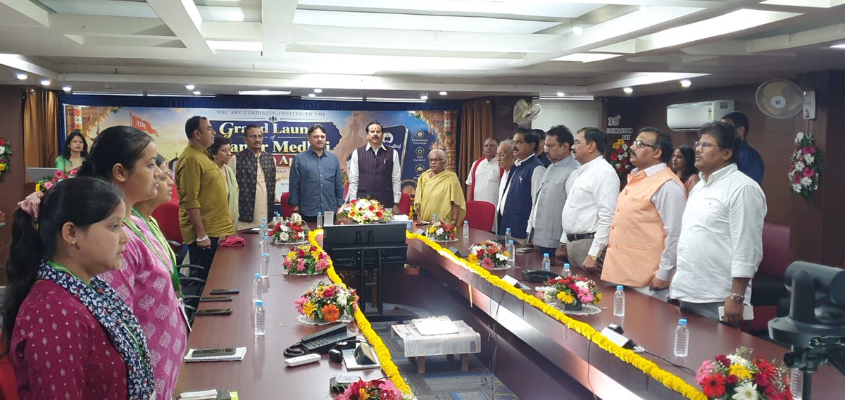 ShankarisBJP's tweet photo. आज आशियाना में लोकप्रिय विधायक माननीय डॉ. @RajeshwarS73 जी के साथ समीर मेधराज एस्ट्रो ऐप के भव्य शुभारंभ समारोह में सहभागिता की।

इस अवसर पर पूर्व कैबिनेट मंत्री माननीय @bjpdrmahendra जी, एडीजी लॉ एंड ऑर्डर एवं एसटीएफ श्री अमिताभ यश जी, बड़े भैया श्री रामेश्वर सिंह जी, वरिष्ठ समाजसेवी श्री शिव शंकर अवस्थी जी, विधायक प्रतिनिधि श्री अजीत सिंह जी, डॉ. संजीव अवस्थी जी, श्री शैलेंद्र सिंह जी सहित अन्य गणमान्य लोग उपस्थित रहे।

समीर मेधराज जी को इस नवीन पहल हेतु हार्दिक बधाई एवं शुभकामनाएं। 💐