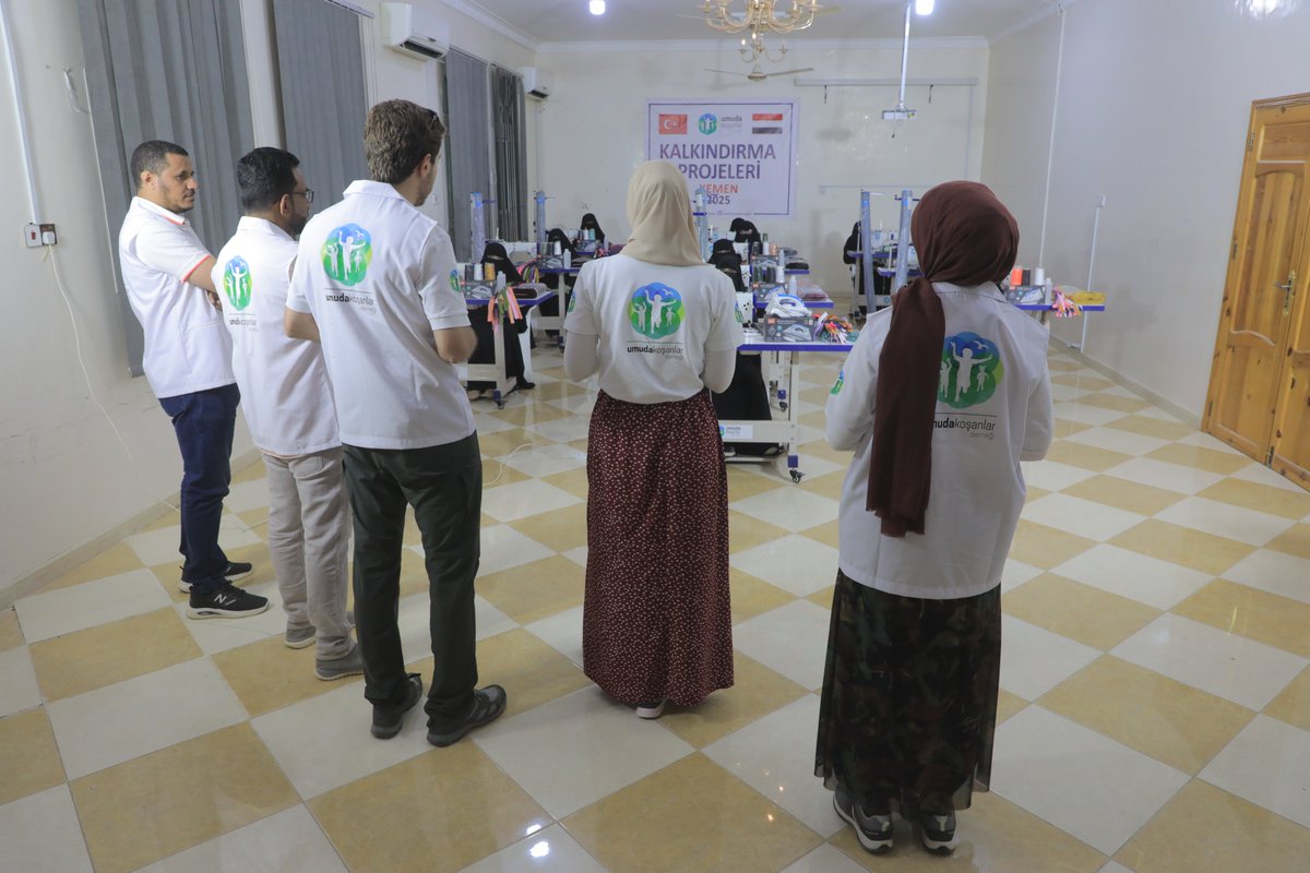 NasSocial_ar's tweet photo. 🧵 Yemen’de 10 Dikiş Makinesi Desteği

Umuda Koşanlar Derneği desteğiyle Marib ve Hadramut’taki insani yardım ve kalkınma projesi kapsamında 10 dikiş makinesi temin edildi. Çalışma, gelir elde etme imkânlarını artırmayı amaçlıyor.

#Yemen #GeçimKaynakları #İnsaniYardım https://t.co/W4vuIvkTYk