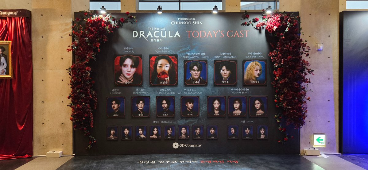 mo_seoly's tweet photo. #드라큘라 #쥐스페라투
쥐스페라투 인형 한 개 구해요...
지방 사는 사람이라 9월 25일에야 처음으로 드큘 보러 왔어요. 인형 최근에 입고 되었다기에 기대했는데 없어서 슬퍼요. 여분 가지고 계시면 제발 저한테 팔아주세요 🥹🙏 https://t.co/xEdnJ73355