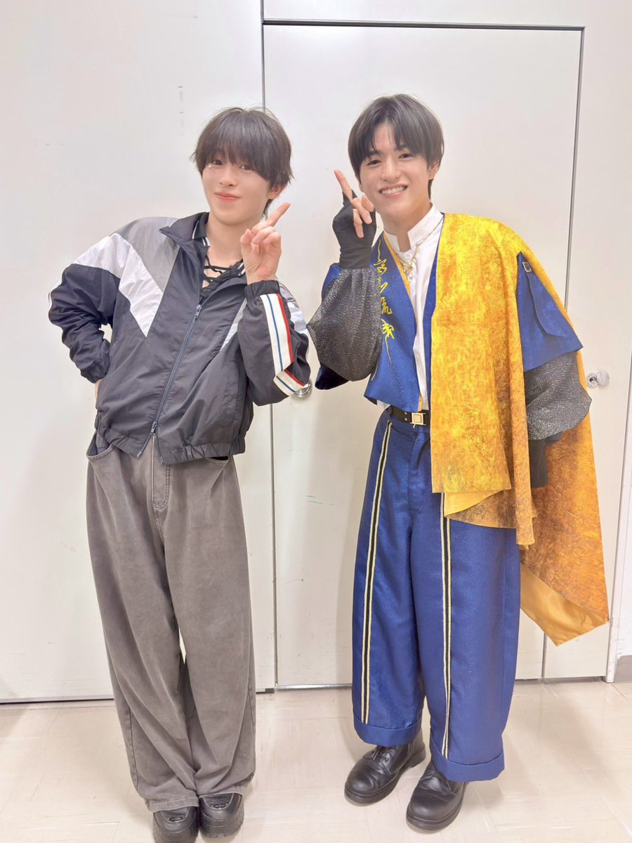 koki_mimura36's tweet photo. 【本人投稿】

9/23 iiONDO リリイベ
📍越谷レイクタウン(楽屋）

琉成くんとツーショ

💛「お願いします」
💙「お願いします」
👤「ハートお願いします」📷✨
💛「シール可愛いね」
💙「え、ありがとう…」

神対応だったので買い足しました。
俺に会えて嬉しそうでかわい
次は誰のツーショ行こうかな https://t.co/z6ug0MNPAO