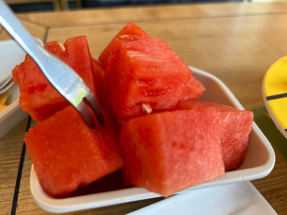 Rizaazhari7's tweet photo. Fresh watermelon has crisp red pulp, which is a nice match for the tender young tea I just made—small details make life sweet! https://t.co/XGu9n8aiwE