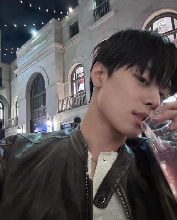 zuyeonxt's tweet photo. What a nice view https://t.co/kqMQQkPjHQ