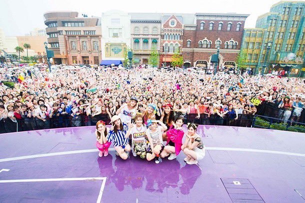 H2H_JPtechbase's tweet photo. 🎄Hearts2Hearts「Winter Special Live at UNIVERSAL STUDIOS JAPAN」出演決定🎄

USJという特別な場所で、この日限りのスペシャルライブ✨

📅 2026年11月28日(土)
⏰ 開場9:45／開演11:00
📍 USJ グラマシーパーク特設会場
🎫 12,900円（税込・大人子ども共通）
※1デイ・スタジオ・パス付き！ライブ前後もパークで遊べます🎢

💌 S2U JAPAN先行（抽選）
受付：9/25(金)12:00〜10/12(月)23:59
当選発表：10/15(水)15:00頃
・お一人様4枚まで
・同行者は非会員でもお申し込みOK
・受付期間中に新規入会された方も申込可！

その他、ローチケプレリク会員先行や一般先着も予定しています！詳細はH2H-LINKもご参照ください！
→ https://t.co/ZJgFZTqiFT

💡この場所は少女時代もかつてイベントをしたことがある場所です！
https://t.co/cyEHBYpyqO

#Hearts2Hearts #하츠투하츠 #H2H #USJ #ユニバ #S2U #WinterSpecialLive