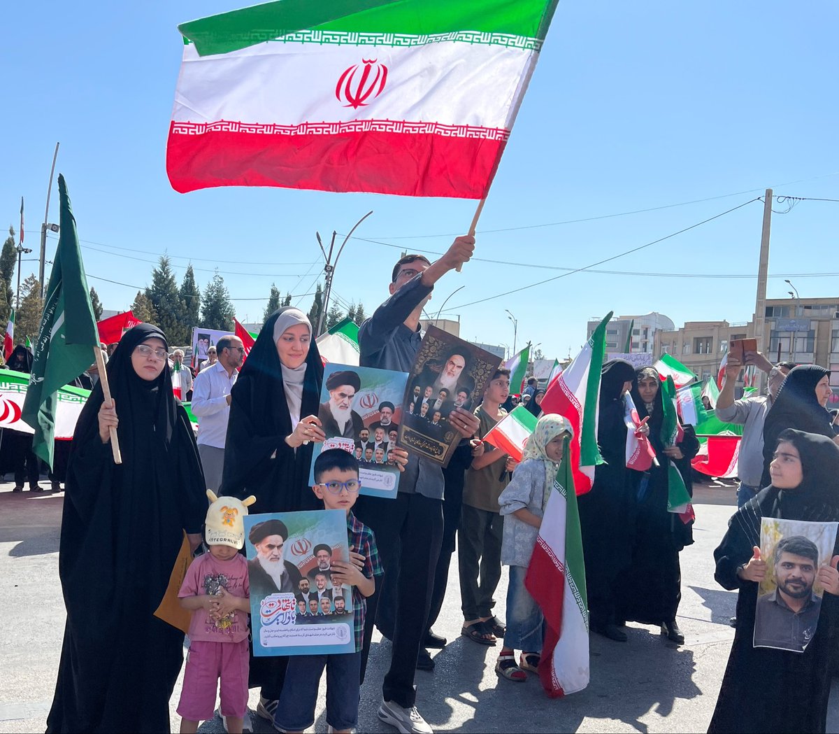 omleyla_'s tweet photo. #جانفدایان_کرمانی
تا آخر پای ایران و آرمان‌هامون می‌ایستی❤️✌🏻
#جانفدای_ایران https://t.co/ztjA7eRFFg