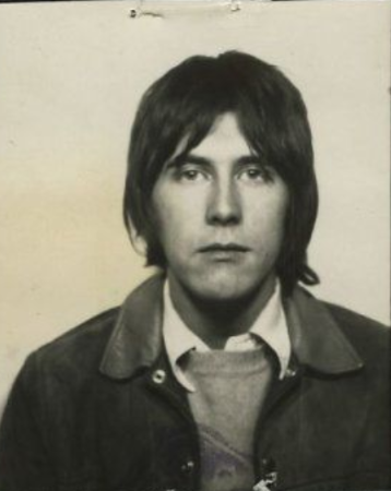 XMartinsMusicX's tweet photo. he grew up in a working class family in County Durham and studying fine art at Newcastle University then relocated to London to teach art and pottery, before focusing entirely on his music career 
recognise him? https://t.co/ti6XmePXok