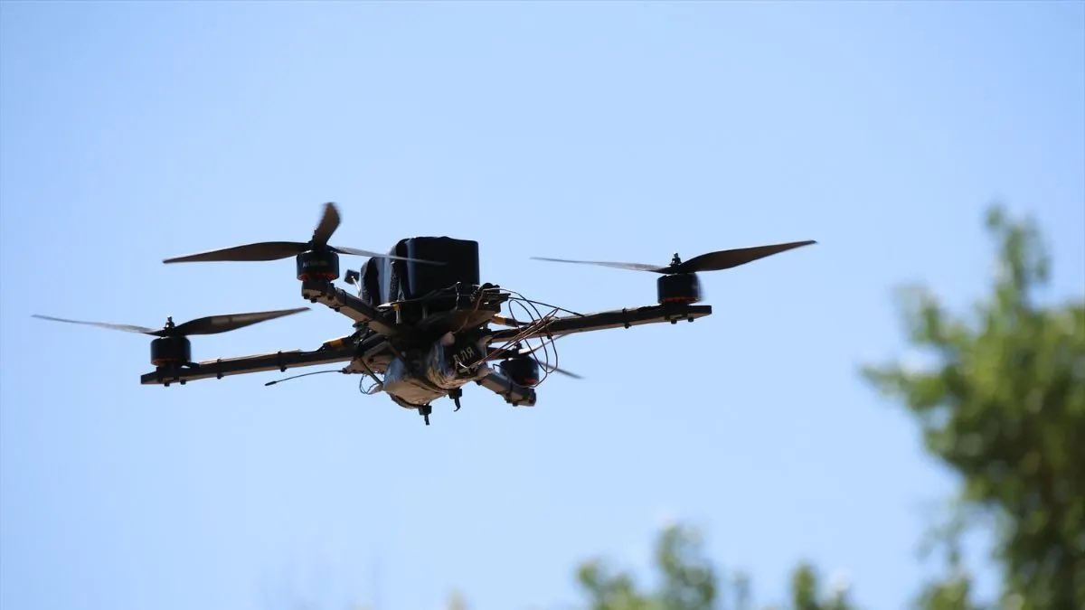 MPSnoserinde's tweet photo. 🚨 MARRUECOS AMENAZA VUELOS DE PASAJEROS EN MELILLA CON DRONES Y EL GOBIERNO SOLO PIDE QUE LOS VUELEN MÁS BAJO 🇪🇸 https://t.co/uM2qai6qZU