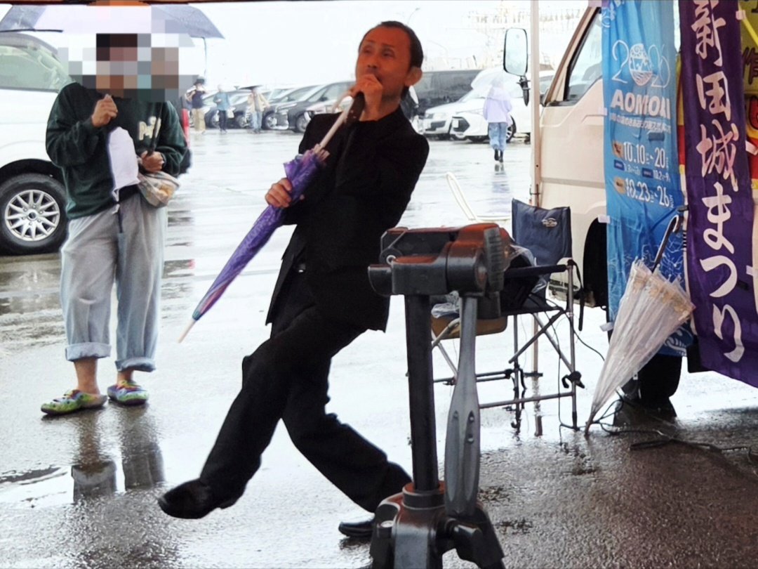 YVPIoobrQjP1n7D's tweet photo. 明後日 9月27日(日)の #館鼻岸壁朝市 #ピーマン 🫑さんのブースにて、ライブが行われる予定です🎤🎶🍕☕🌅

そのうち #やざわ笑吉 さんと #Hacchan (はっちゃん)の皆さんによるライブは、午前7時30分からの予定です(^^)/🕢️

通常の開始時刻とは異なりますが、いつも通り、来場者の皆さんに、明るい朝をお届けします(ﾉ≧∀≦)ﾉ💖🌅

是非 お越しください(^^)/✨

#青森 #八戸