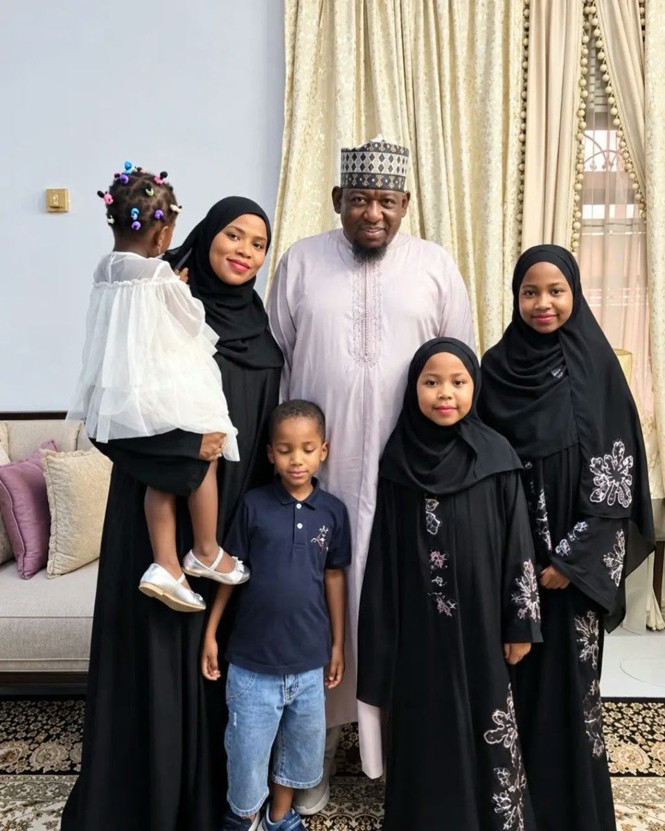 thearewa_'s tweet photo. Renowned Islamic scholar Sheikh Kabiru Gombe pictured with his family https://t.co/Ogageh0NjD