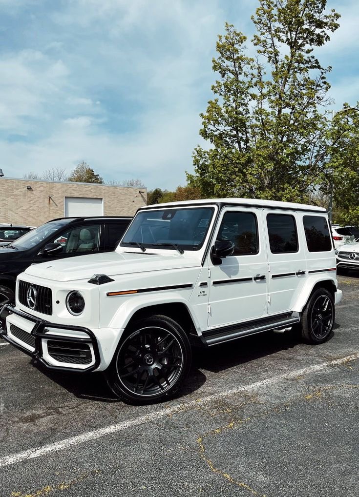 mide_io's tweet photo. “I bought two G-Wagons for my two kids, who are 8 and 9 right now. They’ll get the cars when they both turn 16.”

— Cubana chief priest says🗣️ https://t.co/8dMav2oIu0