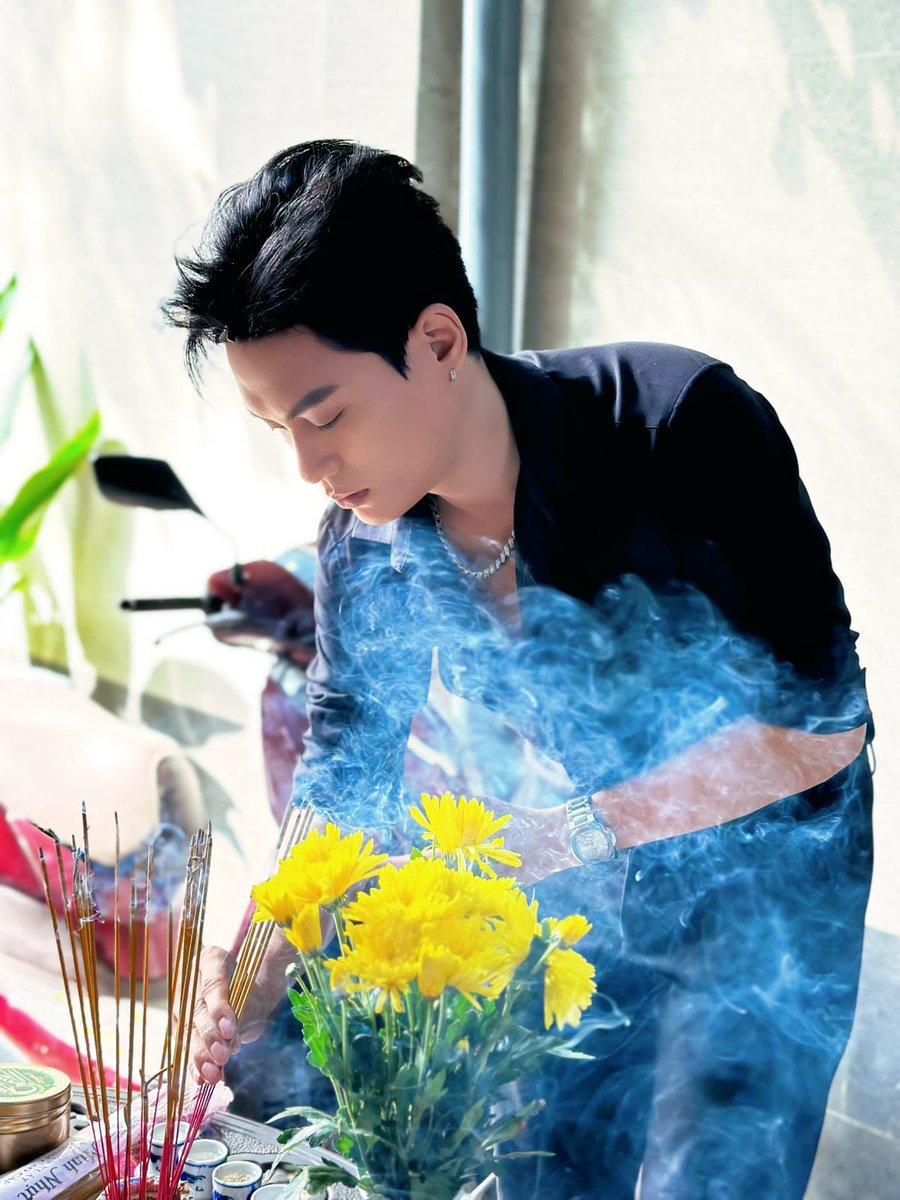 olaniyanafeez's tweet photo. Tục ngữ nhắc nhở về lòng biết ơn, và chúng con cũng vậy, luôn ghi nhớ công ơn Tổ Nghiệp cùng các thế hệ tiền nhân đã dẫn lối để chúng con theo đuổi đam mê trọn vẹn. https://t.co/WGHN5IGPog