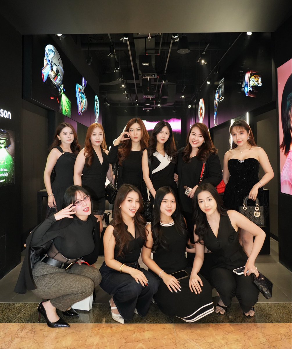 larochefort11's tweet photo. Congratulations Dyson for the store opening at Plaza Senayan Jakarta! Truly innovative and unlike anything I’ve tried before.

(The funny thing is European friend convinced me to get a Dyson last month😂)

#DysonBeauty #DysonHome #DysonID #larissarochefort https://t.co/gtjdV3SaAj