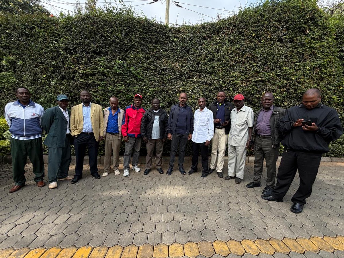 HonAbassKhalif_'s tweet photo. Candid engagement with the elders of Mugumoini, seeking their wisdom, guidance and blessings as we chart the future of Lang’ata. Their counsel, our unity, and a shared vision for inclusive development will keep Lang’ata moving forward. https://t.co/GQbgV7qEMl
