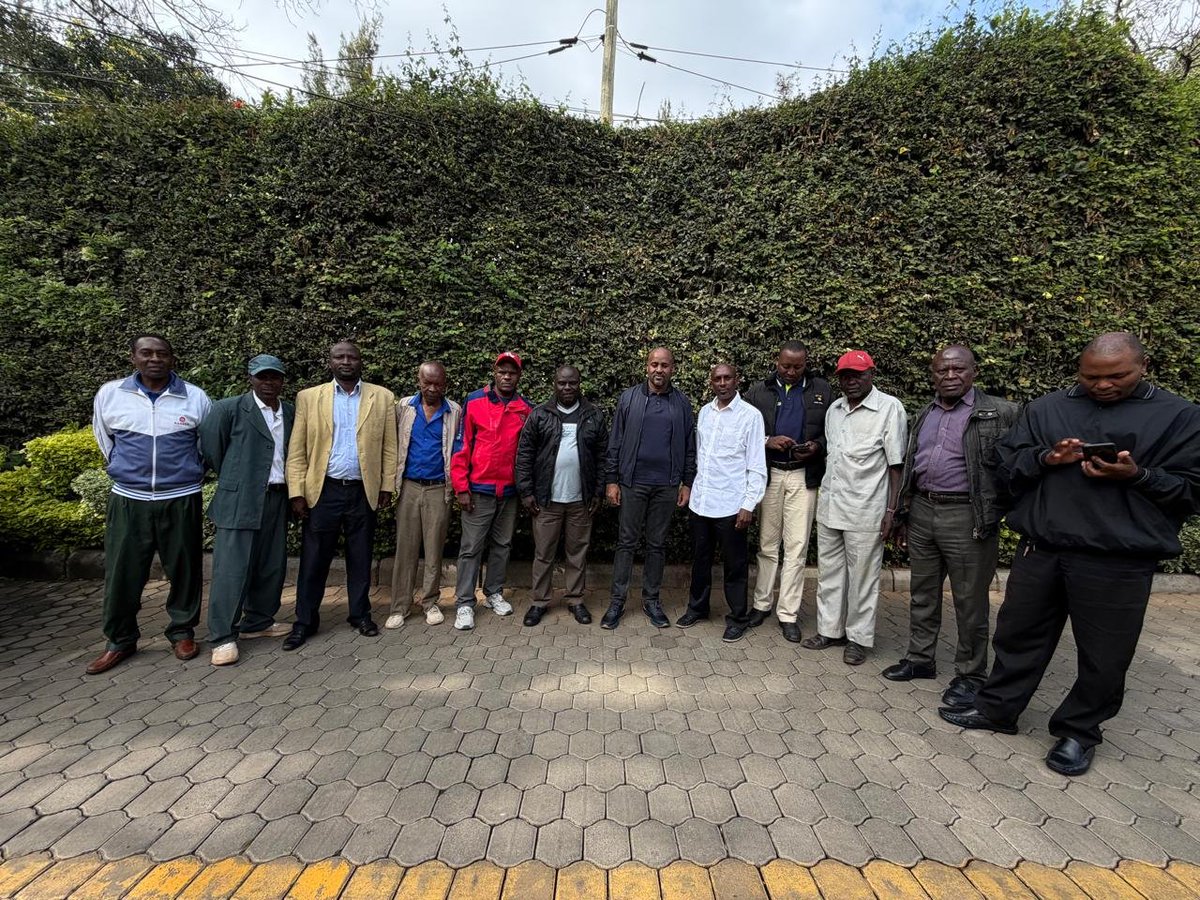 HonAbassKhalif_'s tweet photo. Candid engagement with the elders of Mugumoini, seeking their wisdom, guidance and blessings as we chart the future of Lang’ata. Their counsel, our unity, and a shared vision for inclusive development will keep Lang’ata moving forward. https://t.co/GQbgV7qEMl