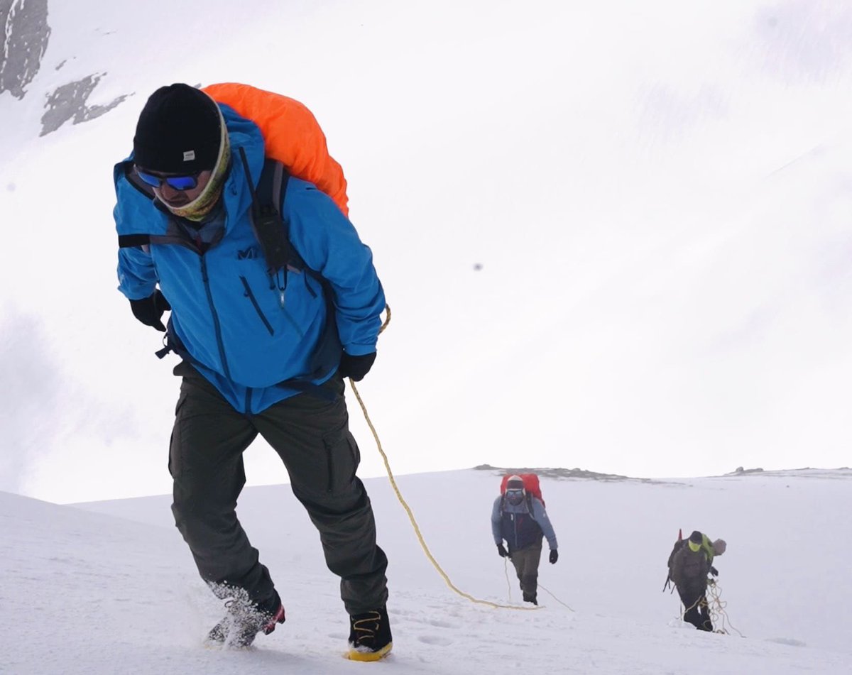 SpokespersonMoD's tweet photo. Raksha Mantri Shri @rajnathsingh flagged-in the historic @DirangNimas expedition that summited 20 unclimbed peaks above 6,000 m in Ladakh in just 23 days, the first-ever recorded summits of 20 such peaks in the Ladakh Range. Led by Col Ranveer Singh Jamwal, the 20-member team showcased India’s mountaineering excellence, endurance and spirit of adventure & exploration.