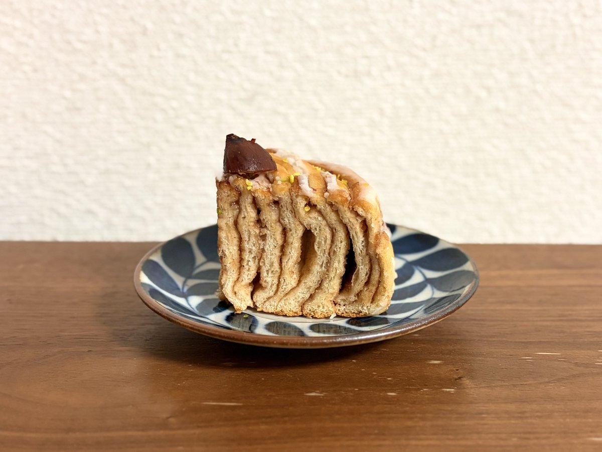 oryouri_38's tweet photo. 冷めてから切ったら断面が綺麗
←Before　→After https://t.co/XldQVUBhXo