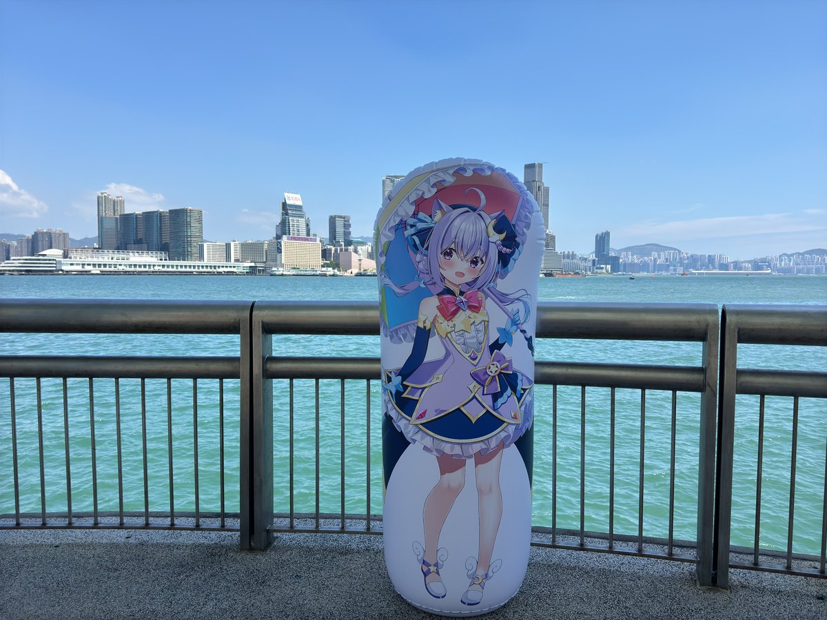 LonelyFantasy0's tweet photo. 桟橋で空ビを膨らませてみた！
風に吹かれてゆらゆら揺れてるのが、すごく可愛いね〜 https://t.co/d1hfOAYnXb