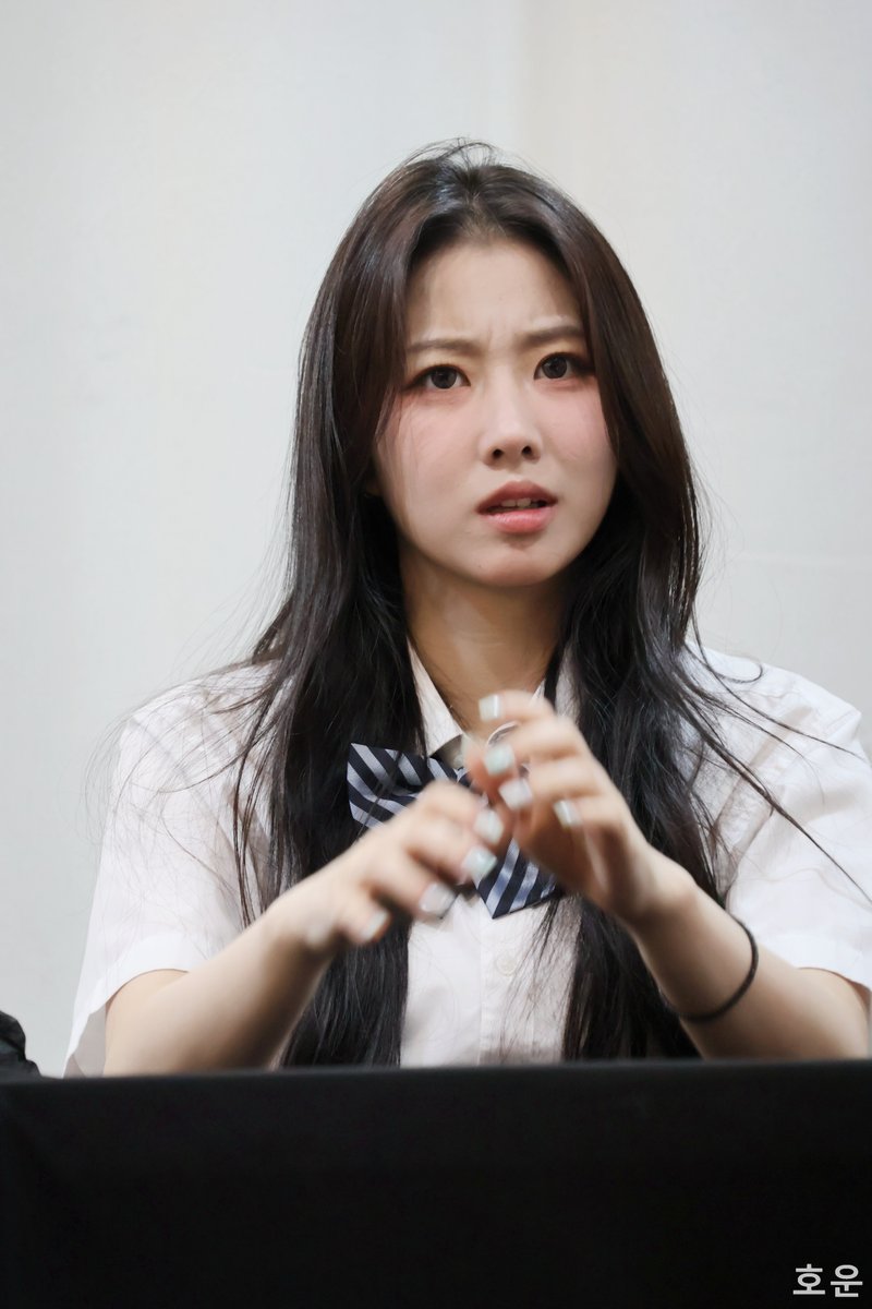haoyunhong0429's tweet photo. 260920 #USPEER Everline fansign #Daon 

奇奇怪怪表情的Daon😜 

#유스피어 #다온 https://t.co/Di8PMiLbyk