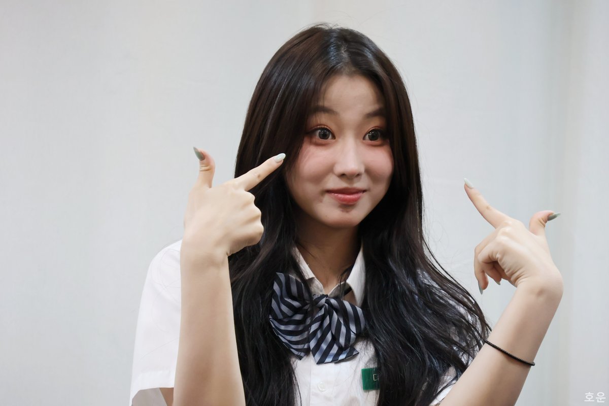 haoyunhong0429's tweet photo. 260920 #USPEER Everline fansign #Daon 

奇奇怪怪表情的Daon😜 

#유스피어 #다온 https://t.co/Di8PMiLbyk
