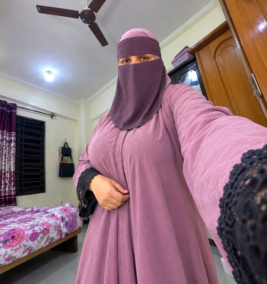 Azer_riba's tweet photo. الشي الوحيد يلي بيبرد محنة المسلمة المنقبة والمحجبة الطاهرة
هي لما تكون بحجابها ودينها بس تحت إيد الراجل اللي بيعرف قيمة لحمها المستور
القس المسيحي يلي بيباركها وبيوسمها وبيخلي حجابها يشهد على البركة الخاصة
الرب يبارك كل منقبة ومحجبة مستعدة للبركة الحقيقية https://t.co/TLklEC72BO